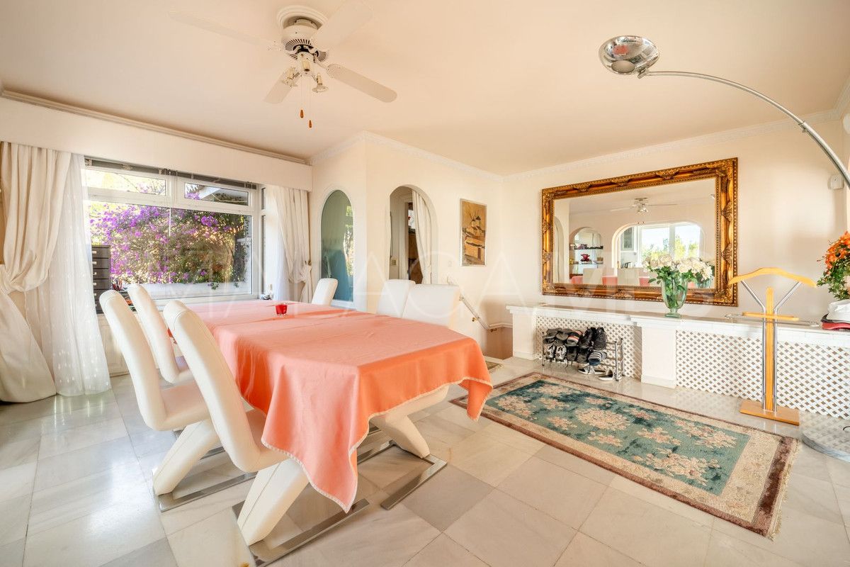Villa for sale in Benalmadena