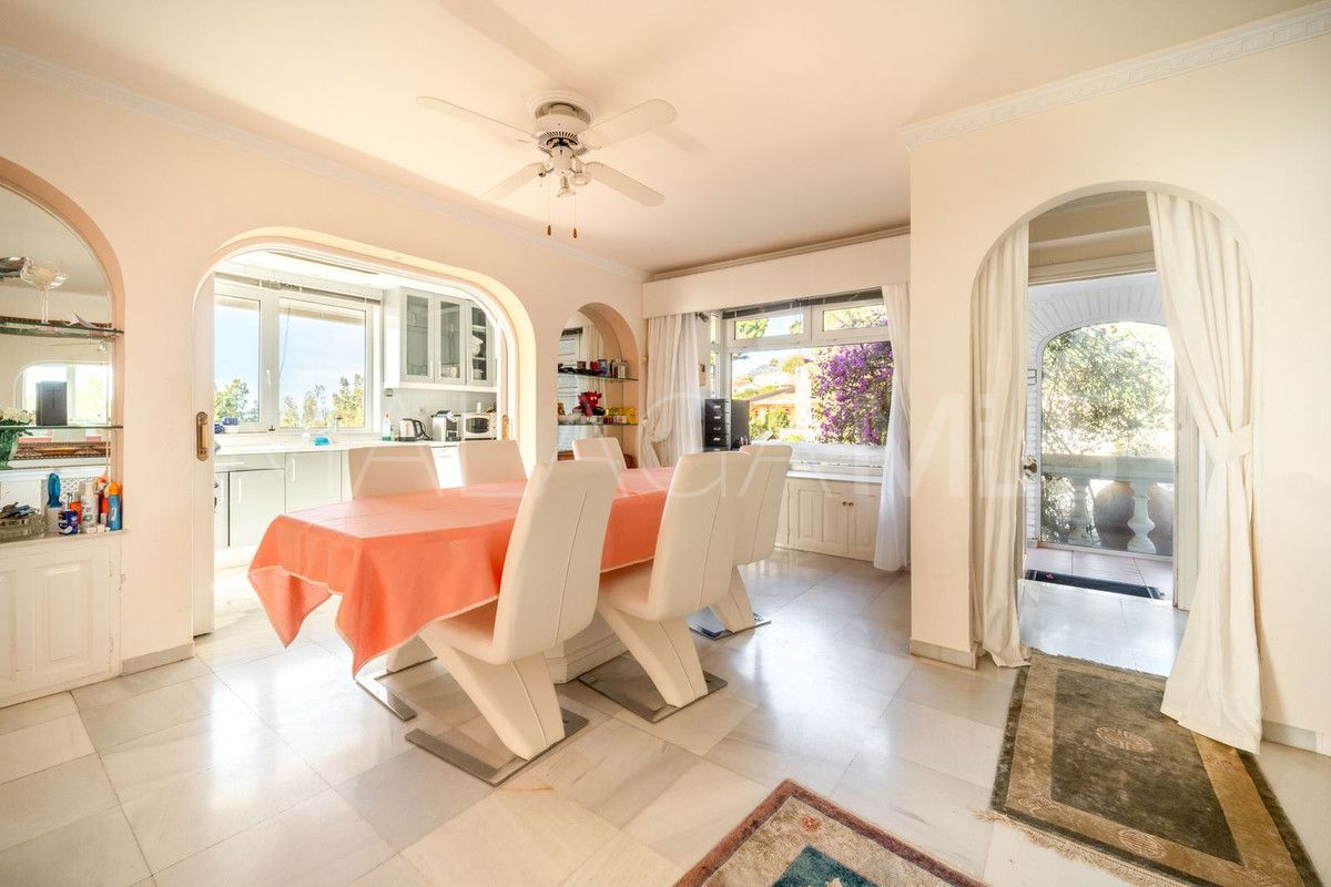 Villa for sale in Benalmadena