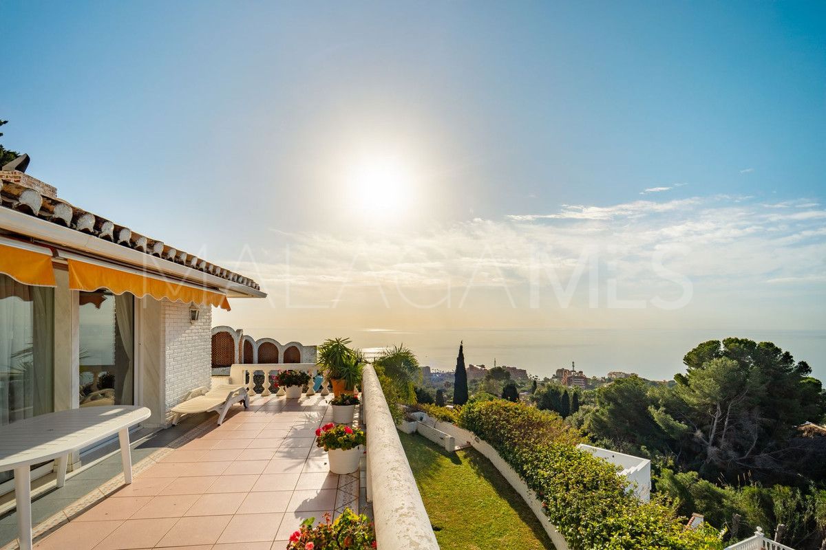 Villa for sale in Benalmadena