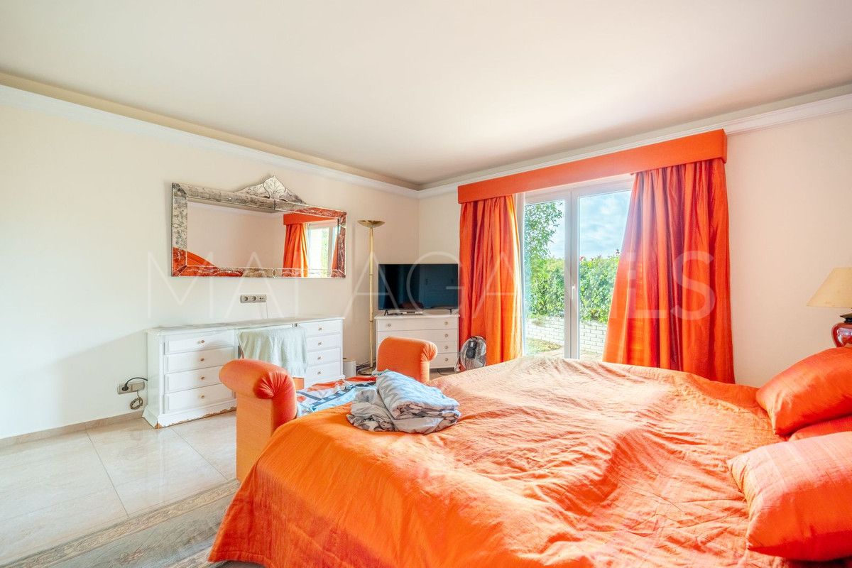 Villa for sale in Benalmadena