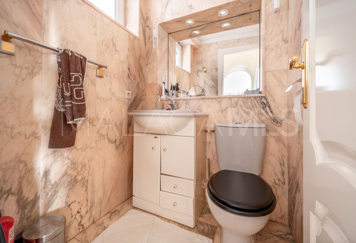 Villa for sale in Benalmadena
