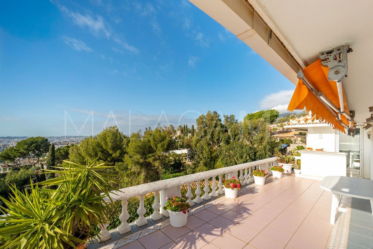 Villa for sale in Benalmadena
