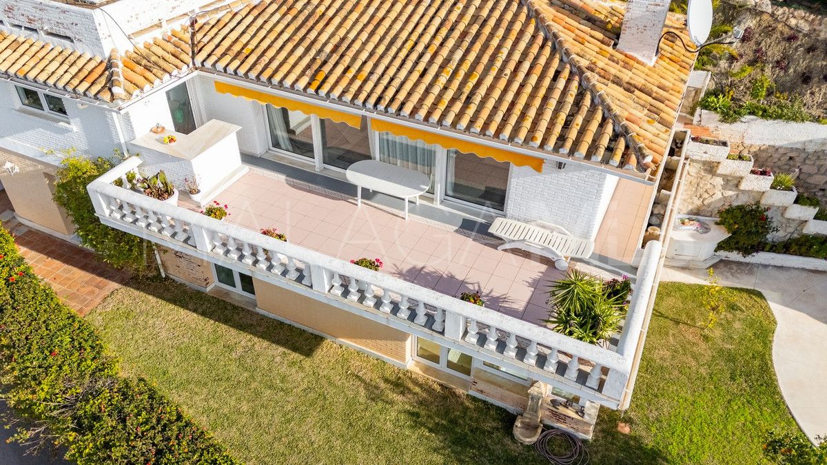 Villa for sale in Benalmadena