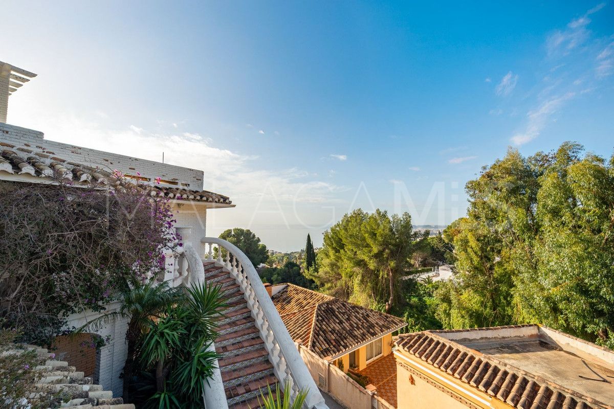 Villa for sale in Benalmadena