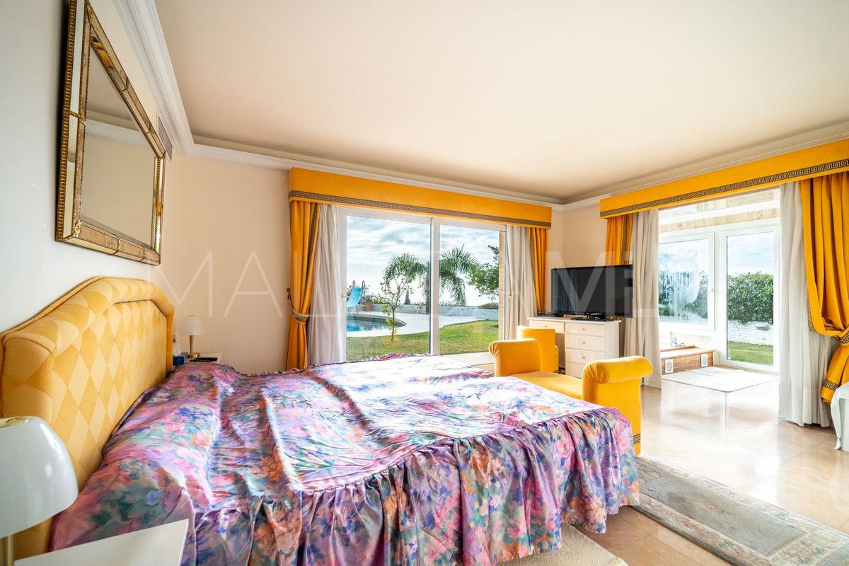 Villa for sale in Benalmadena