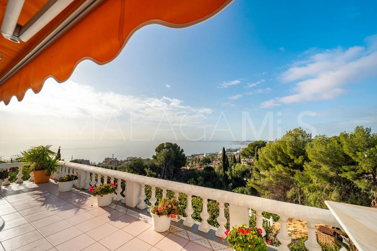 Villa for sale in Benalmadena