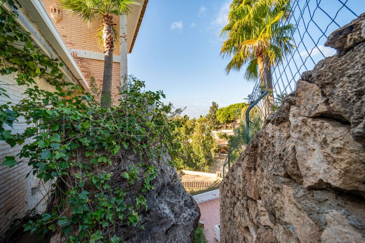 Villa for sale in Benalmadena
