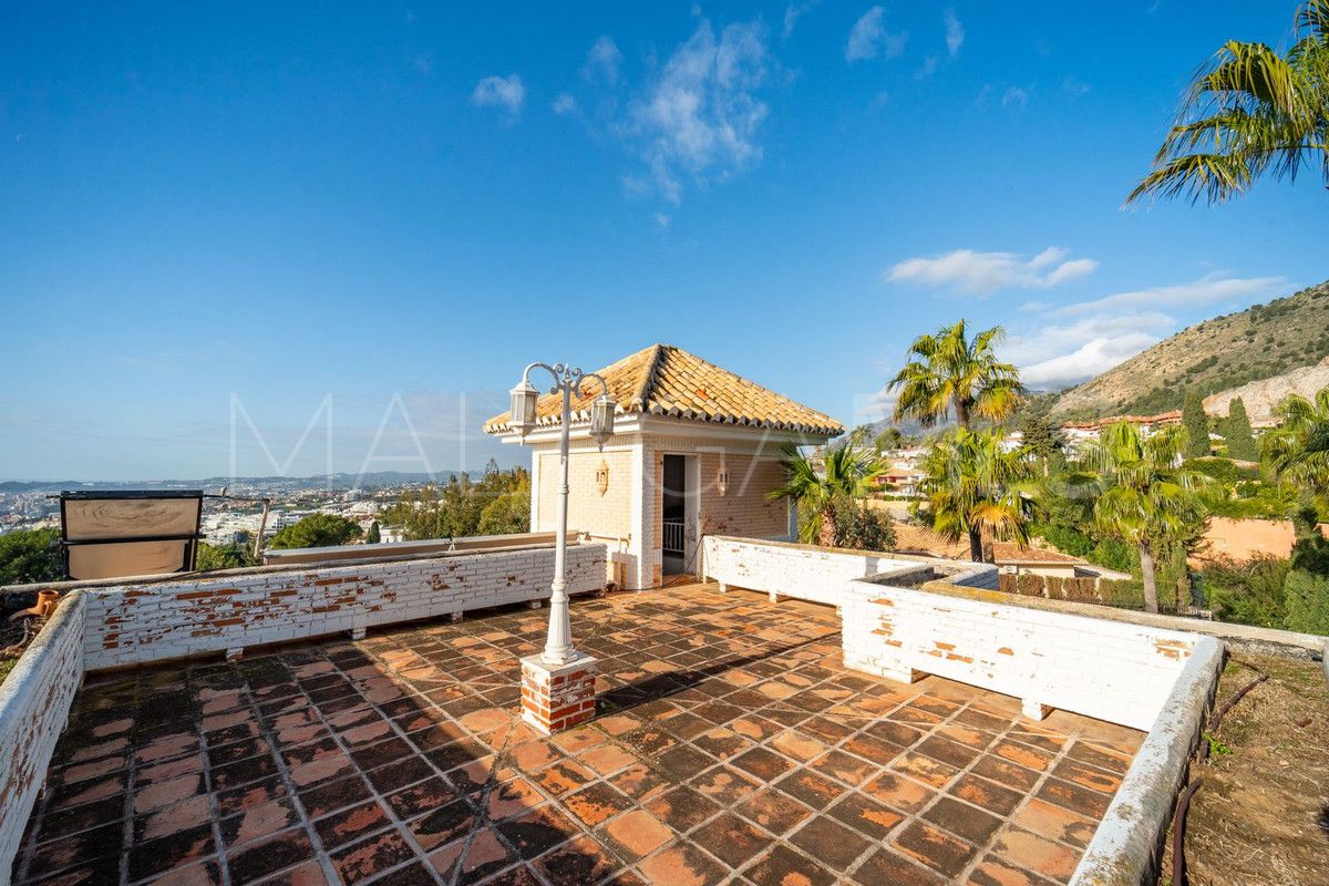 Villa for sale in Benalmadena