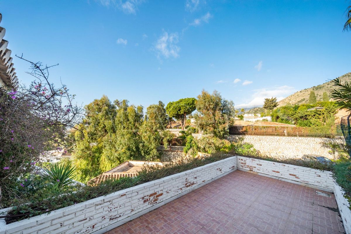 Villa for sale in Benalmadena