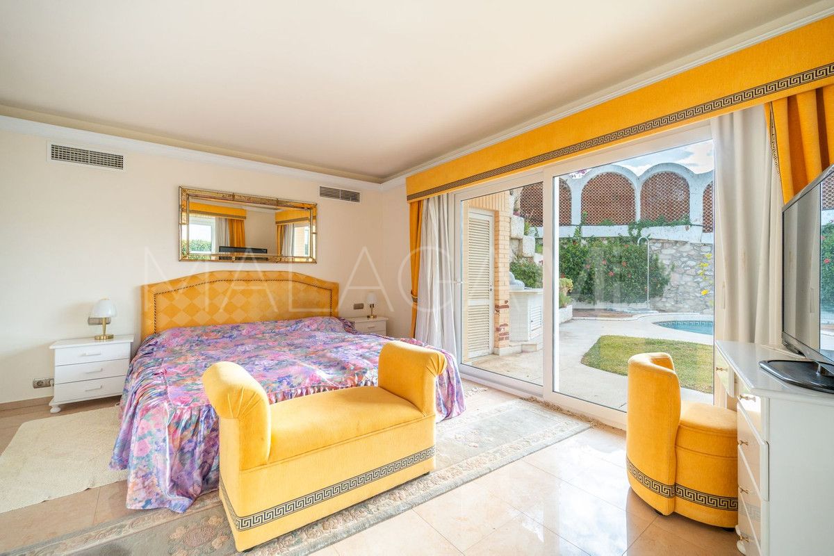 Villa for sale in Benalmadena