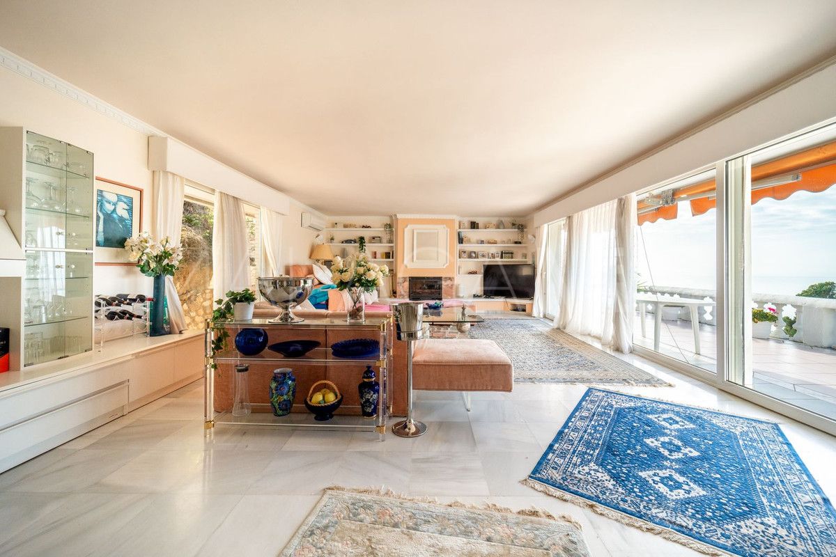 Villa for sale in Benalmadena