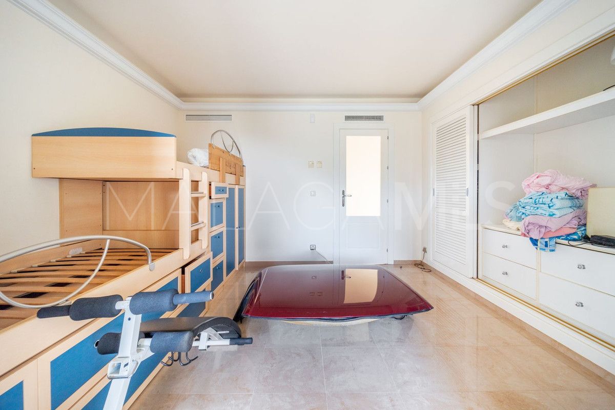 Villa for sale in Benalmadena