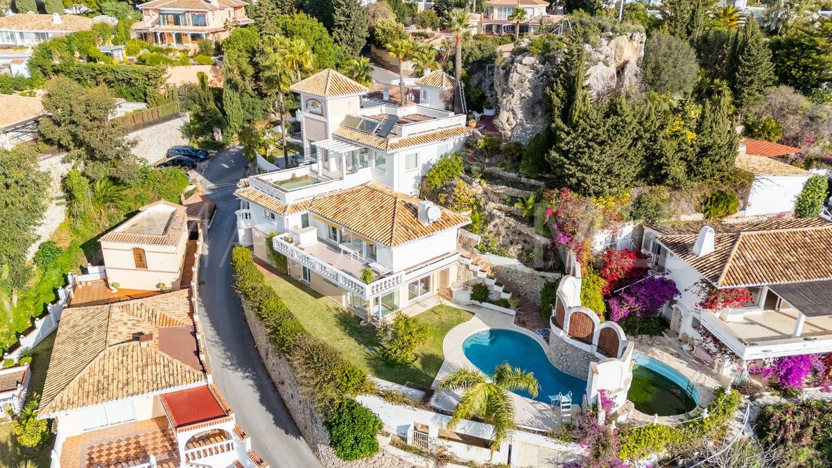Villa for sale in Benalmadena