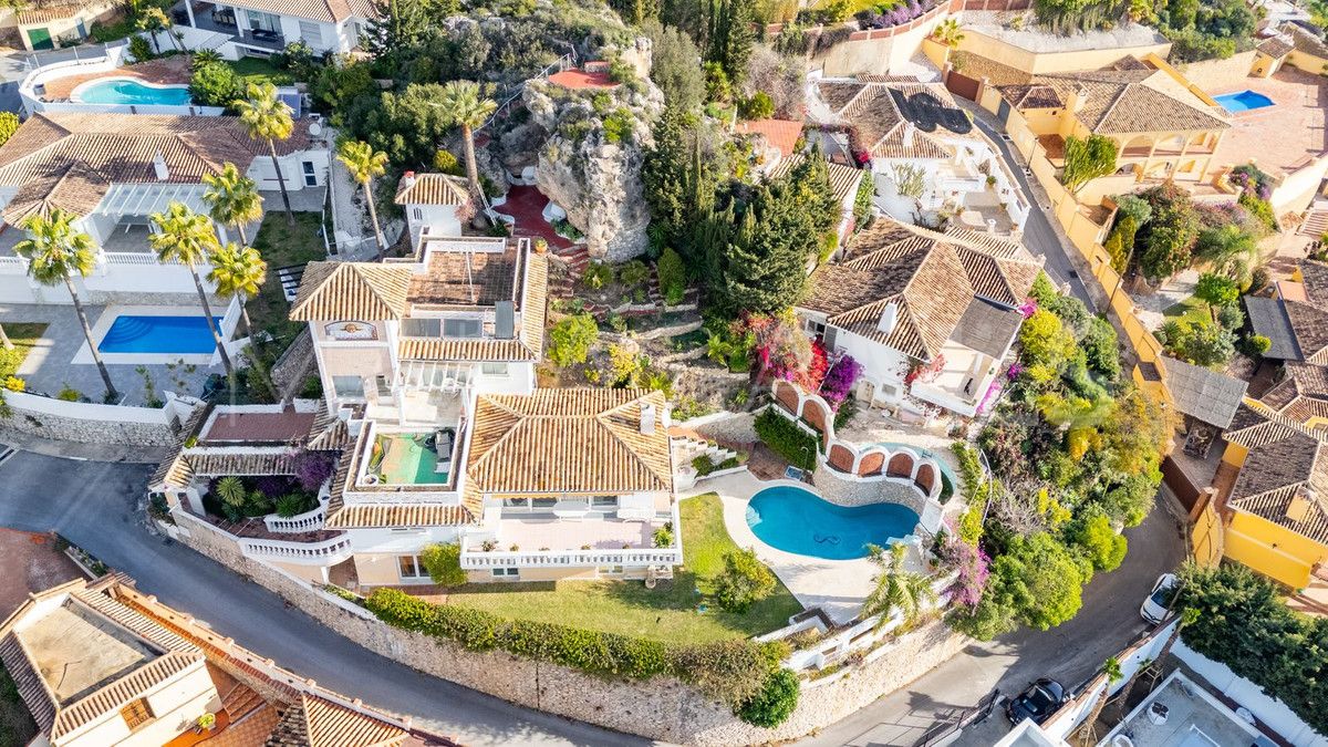 Villa for sale in Benalmadena