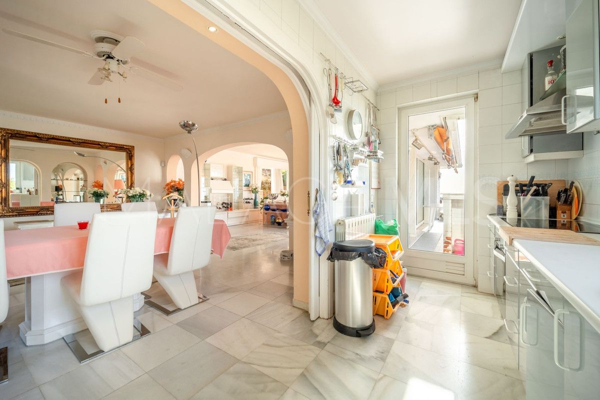 Villa for sale in Benalmadena