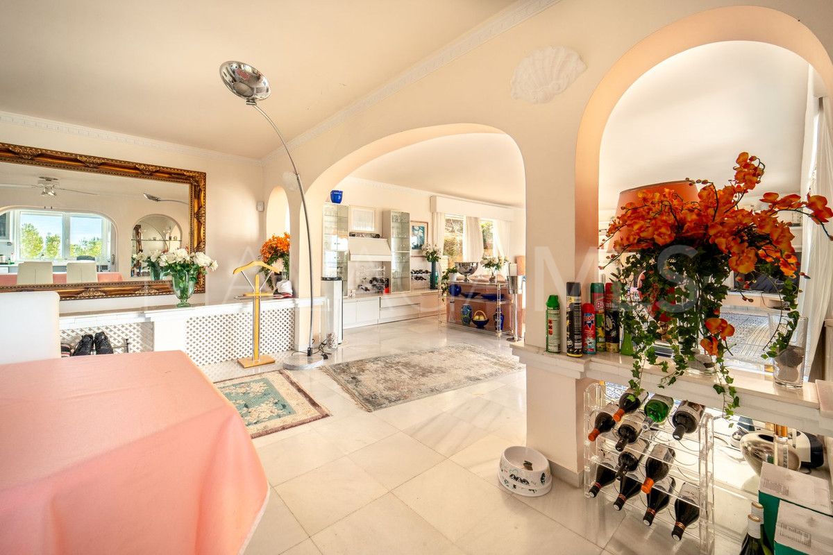 Villa for sale in Benalmadena