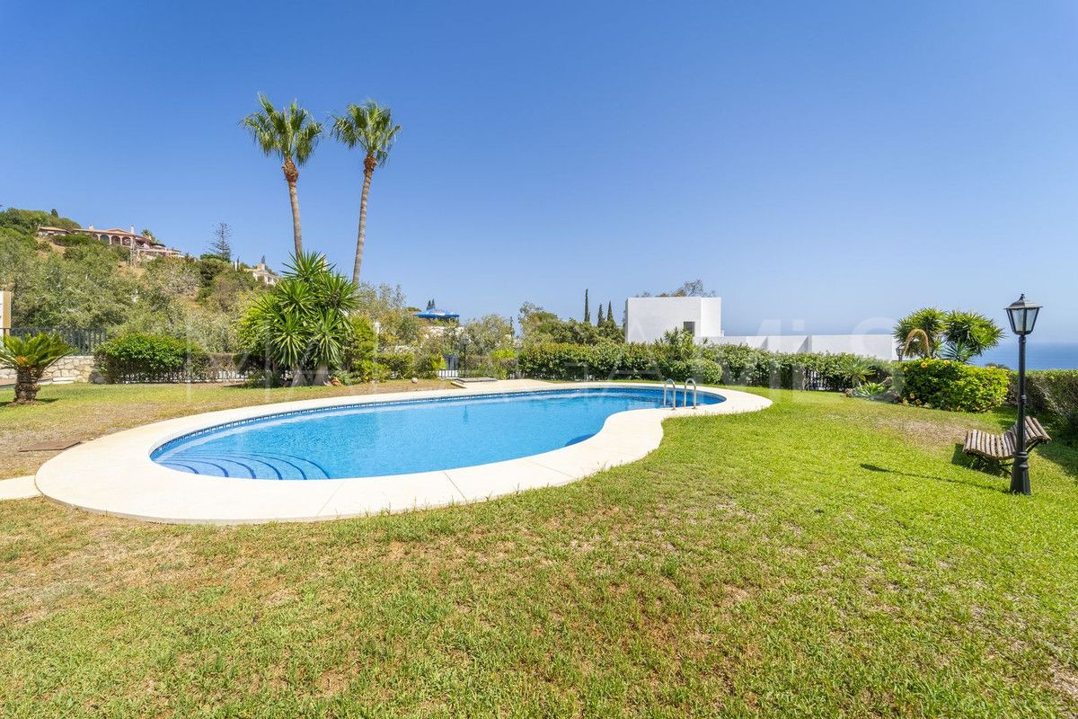 Villa for sale in Benalmadena