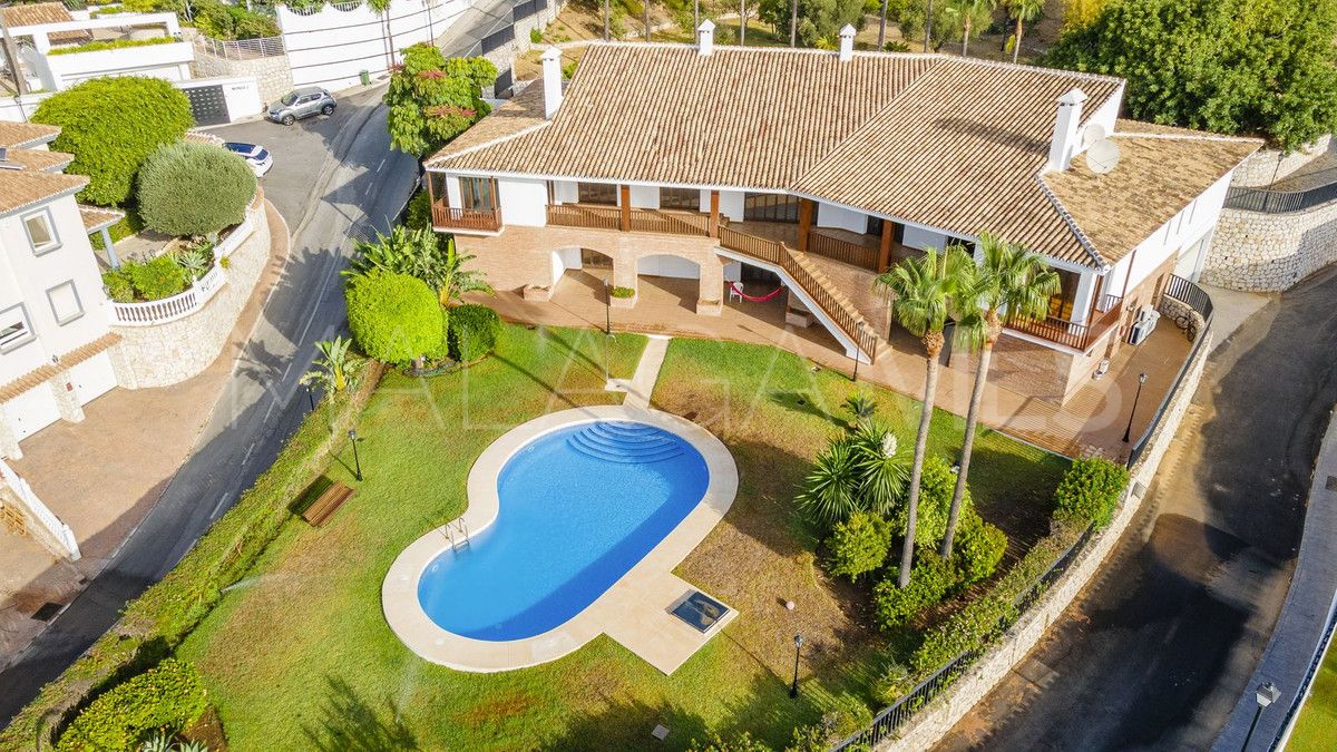 Villa for sale in Benalmadena