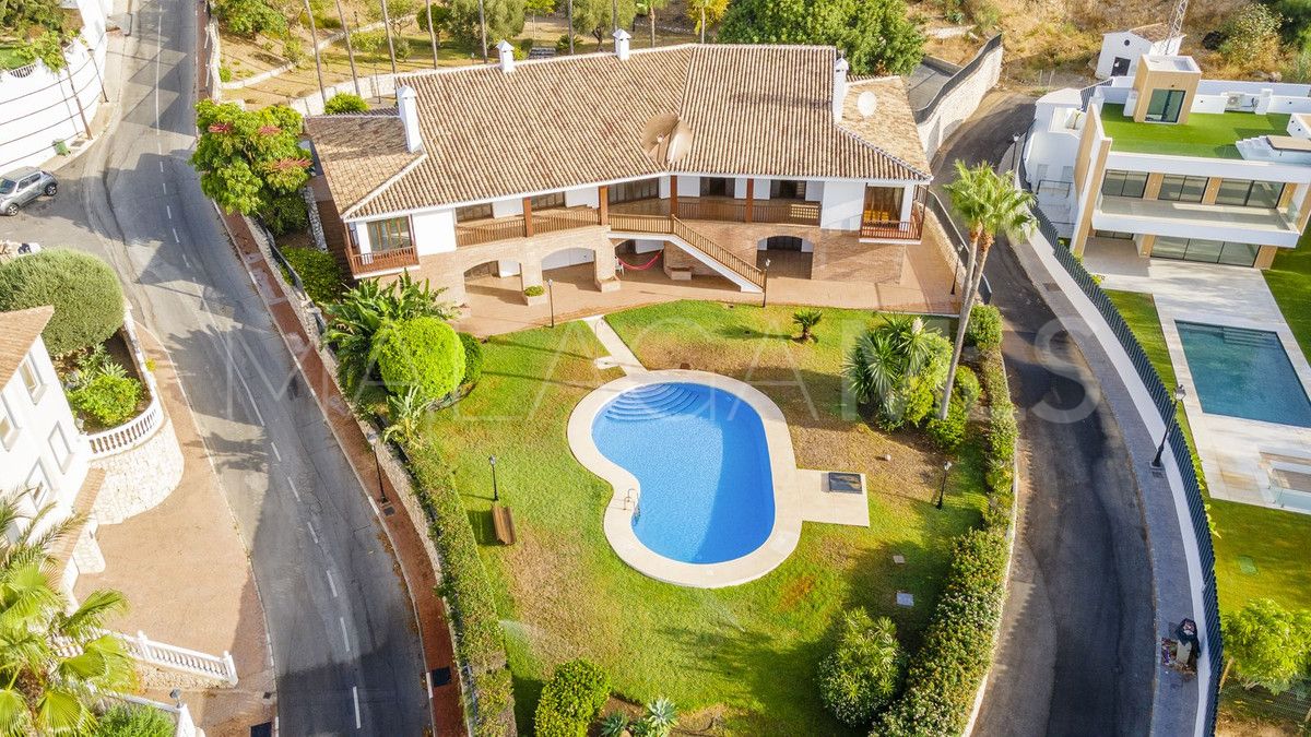 Villa for sale in Benalmadena