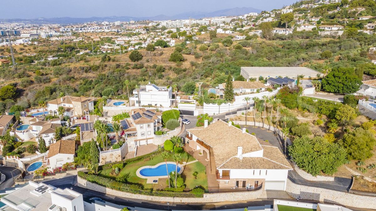 Villa for sale in Benalmadena