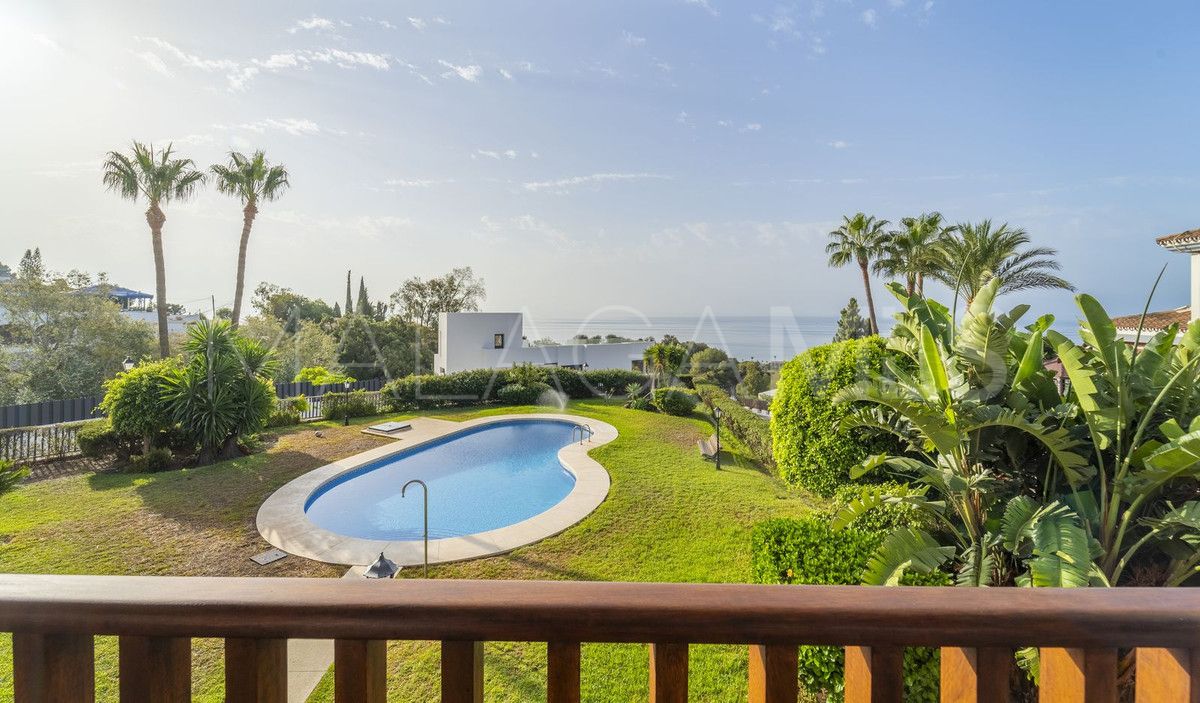 Villa for sale in Benalmadena