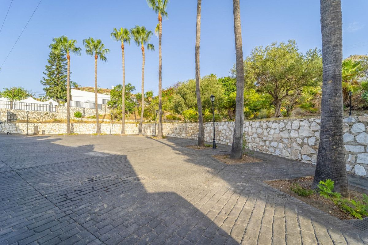 Villa for sale in Benalmadena