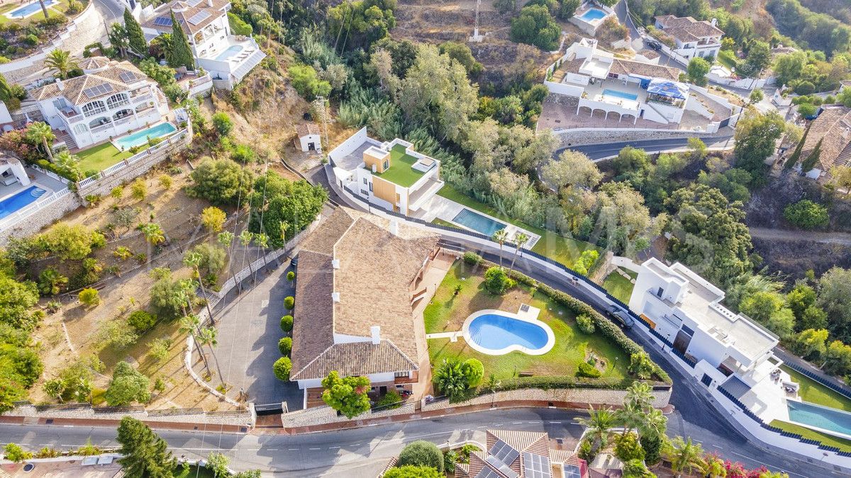 Villa for sale in Benalmadena