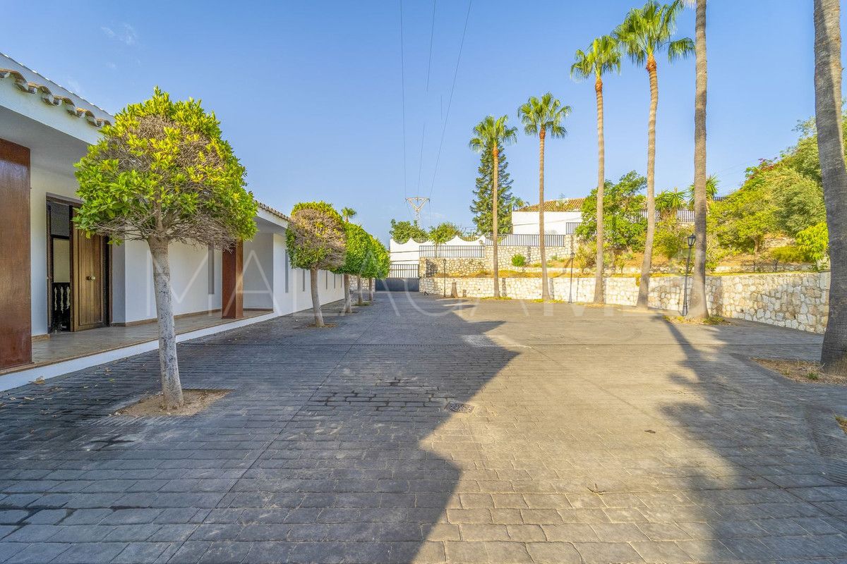 Villa for sale in Benalmadena