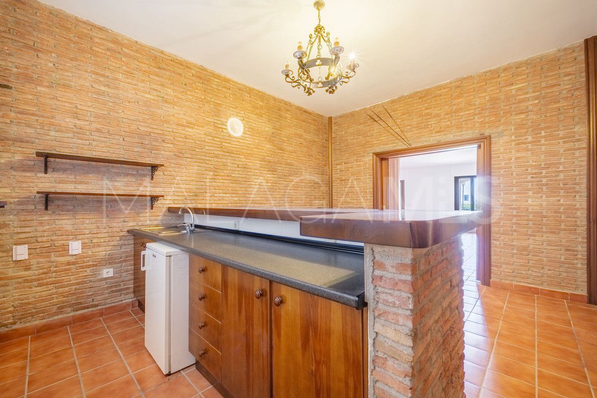 Villa for sale in Benalmadena