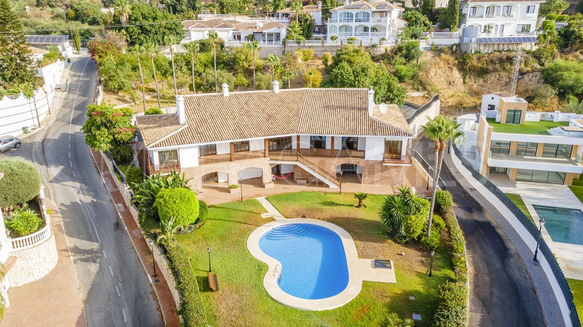 Villa for sale in Benalmadena