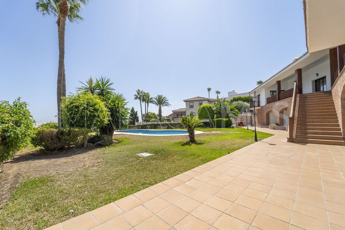 Villa for sale in Benalmadena