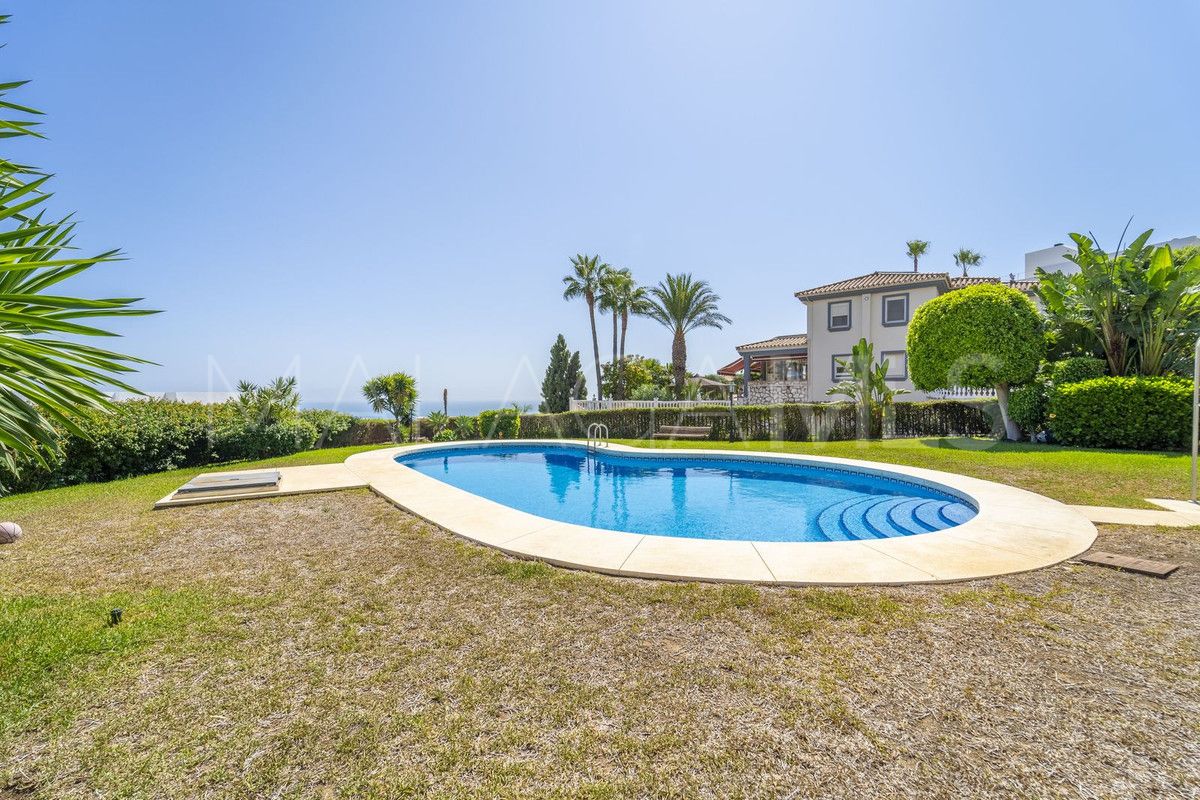 Villa for sale in Benalmadena