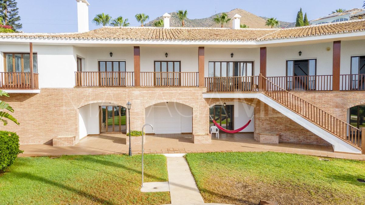 Villa for sale in Benalmadena