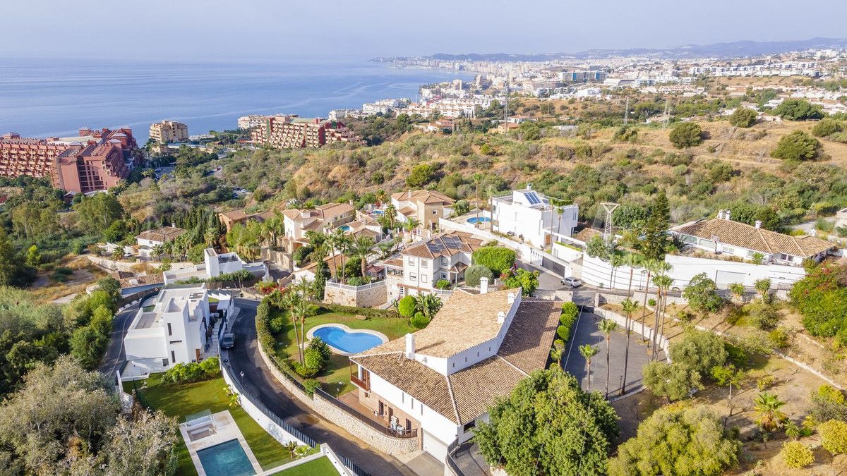 Villa for sale in Benalmadena