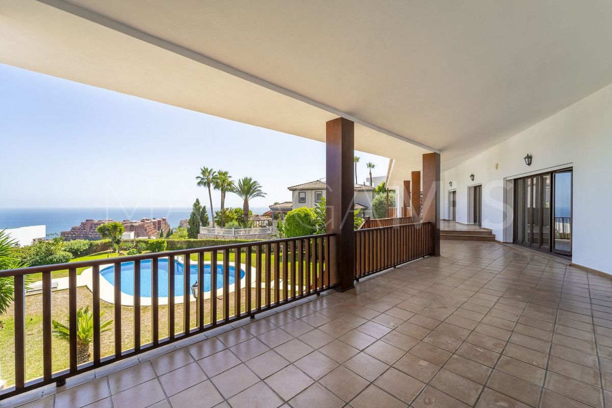 Villa for sale in Benalmadena