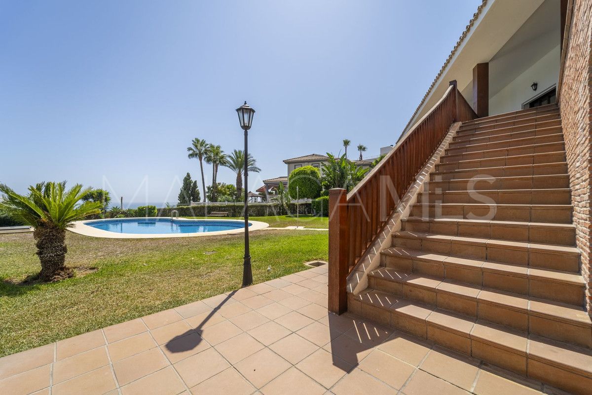 Villa for sale in Benalmadena