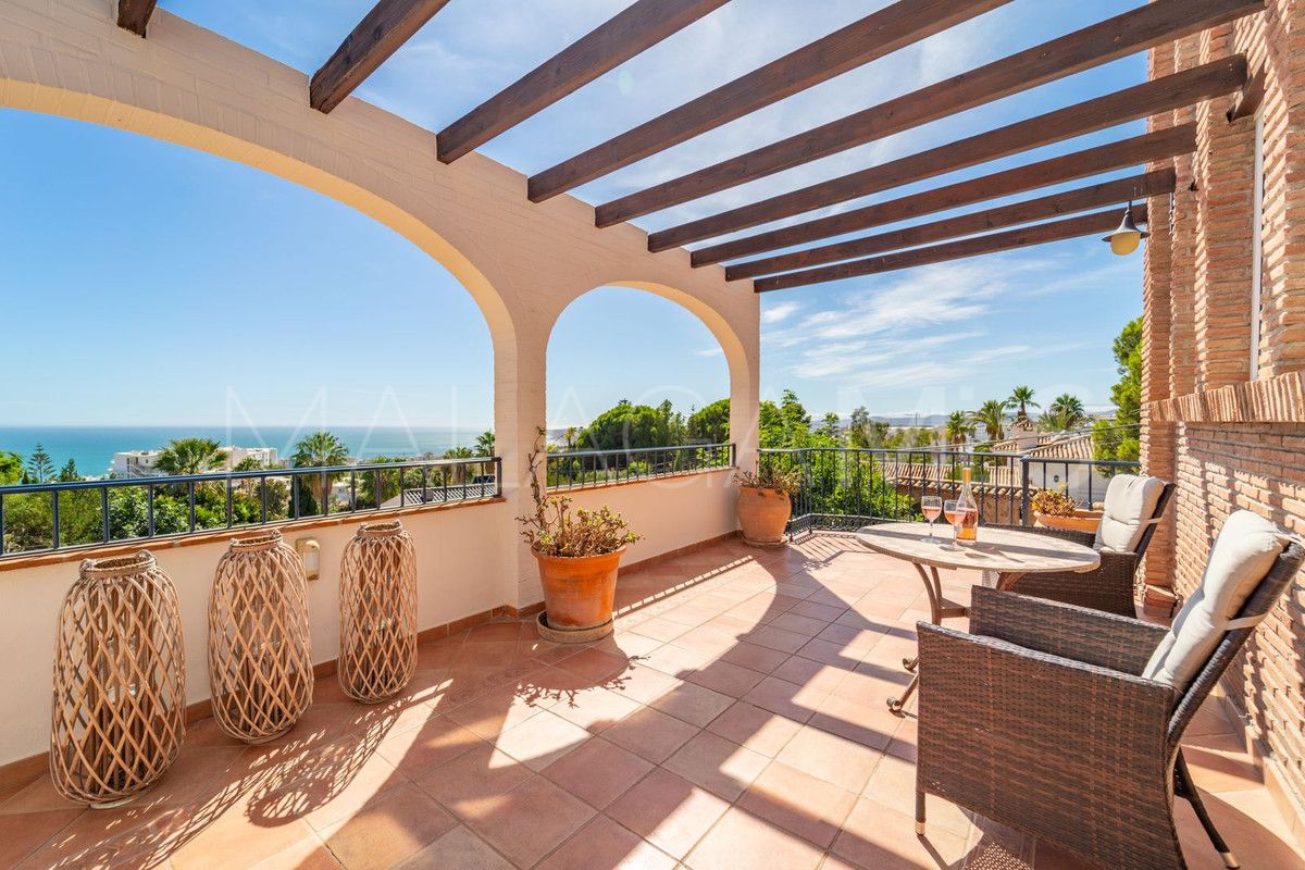 Villa for sale in Benalmadena