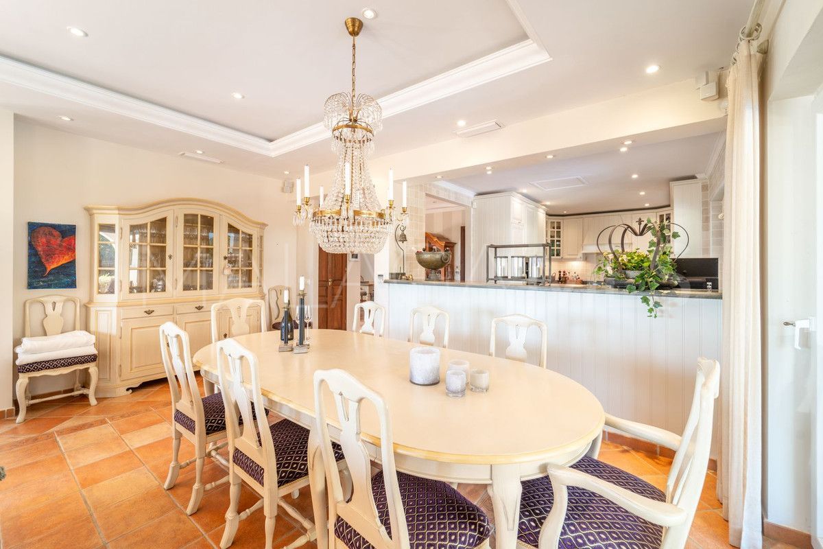 Villa for sale in Benalmadena