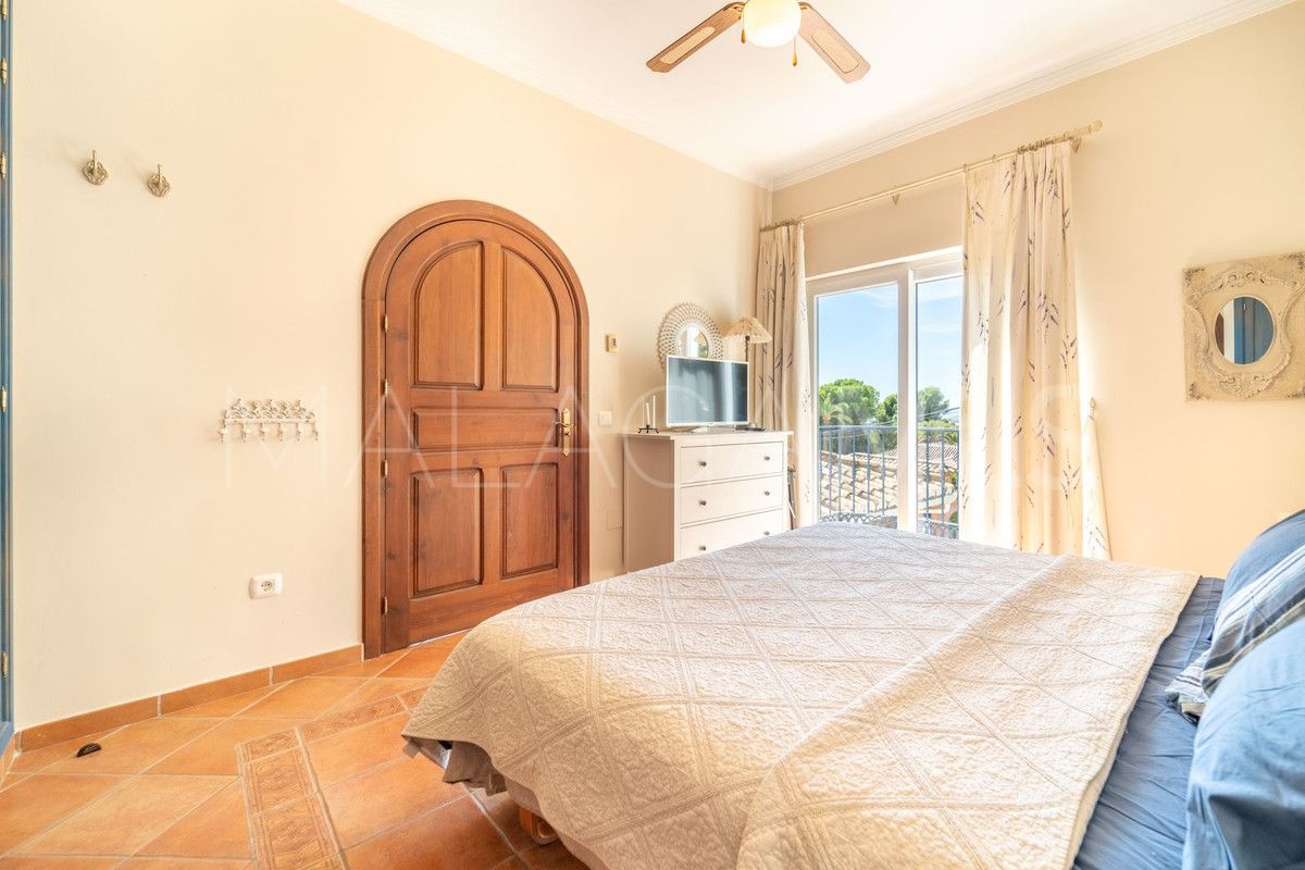 Villa for sale in Benalmadena
