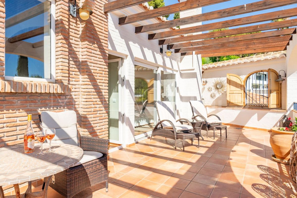 Villa for sale in Benalmadena