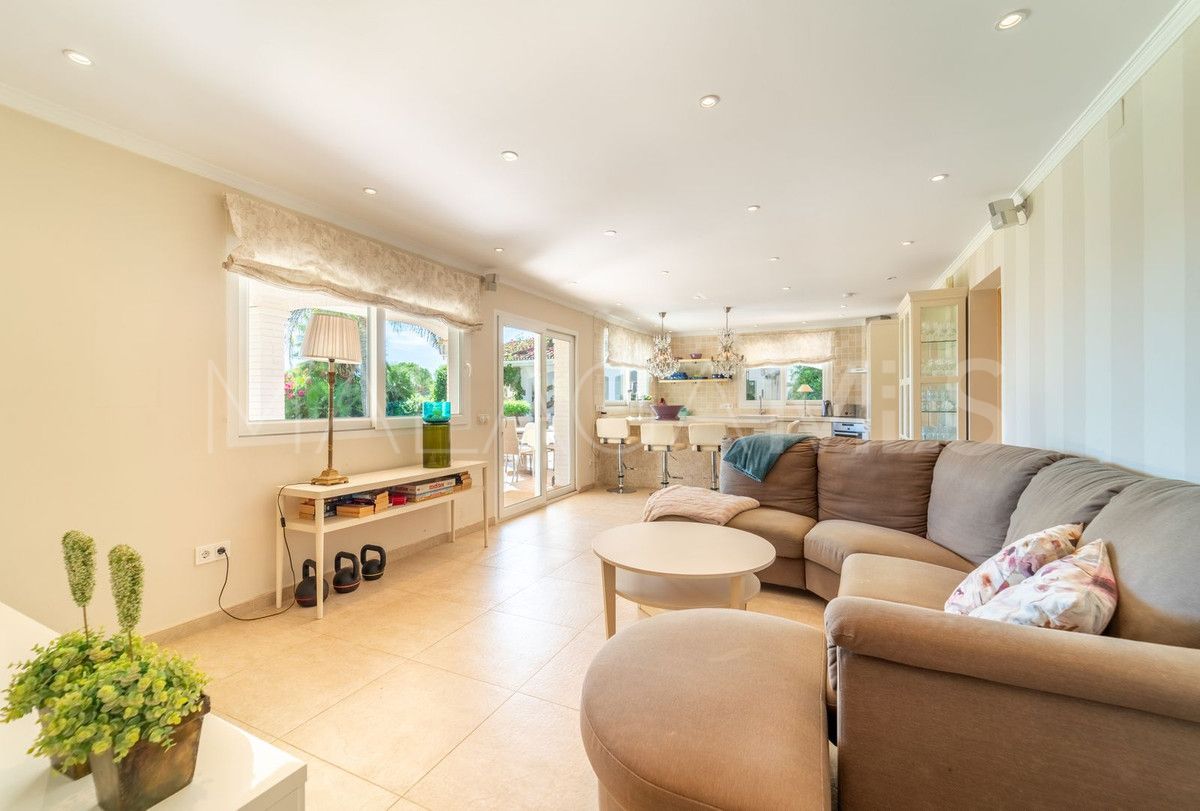 Villa for sale in Benalmadena
