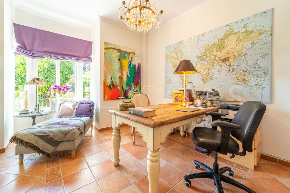 Villa for sale in Benalmadena