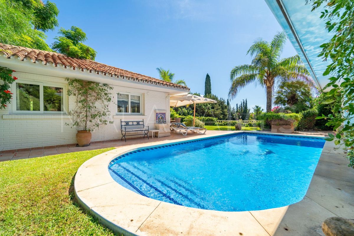 Villa for sale in Benalmadena