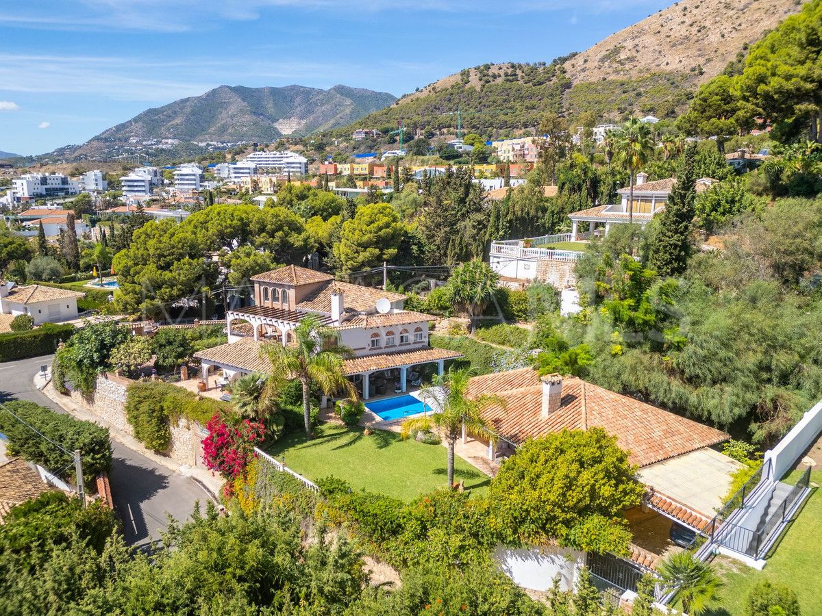 Villa for sale in Benalmadena