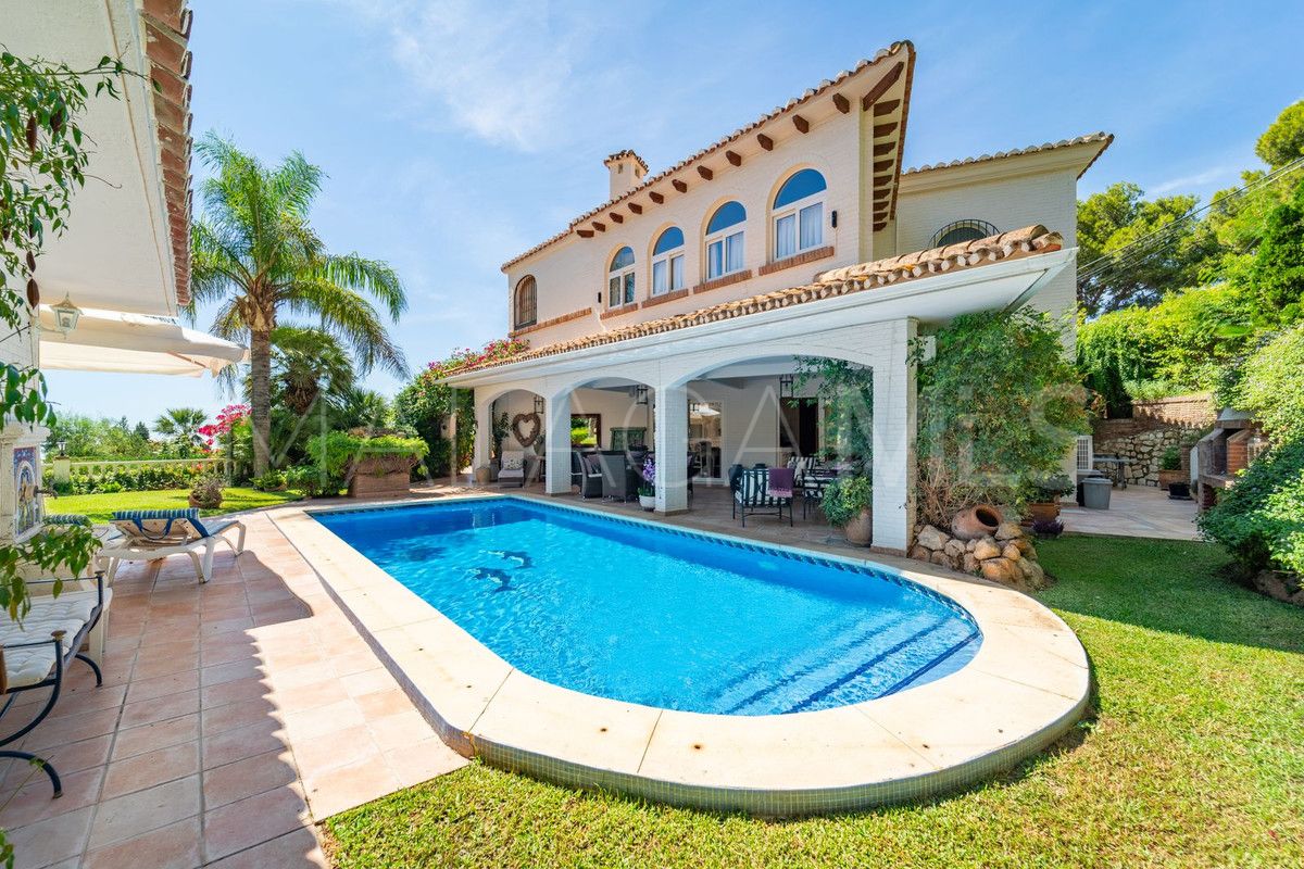 Villa for sale in Benalmadena
