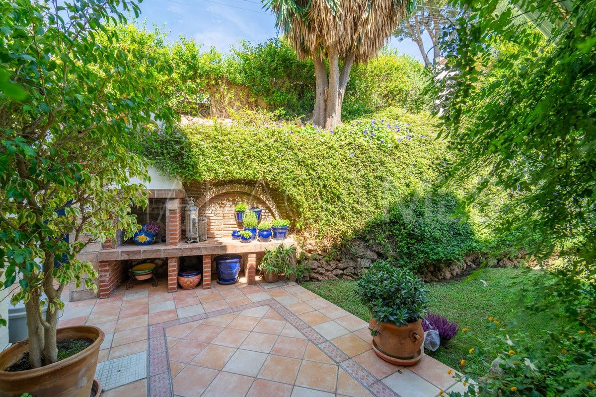 Villa for sale in Benalmadena