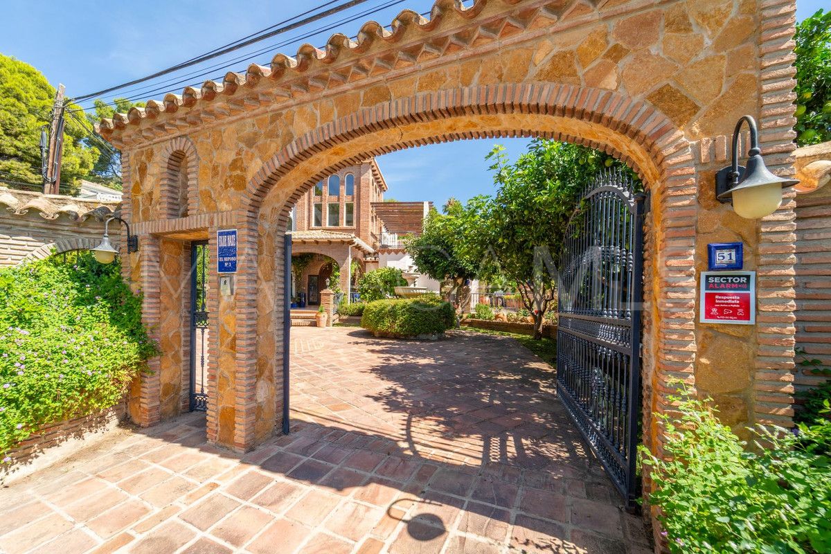 Villa for sale in Benalmadena