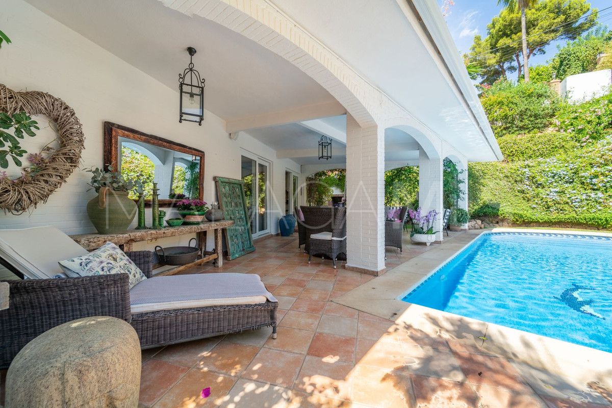 Villa for sale in Benalmadena