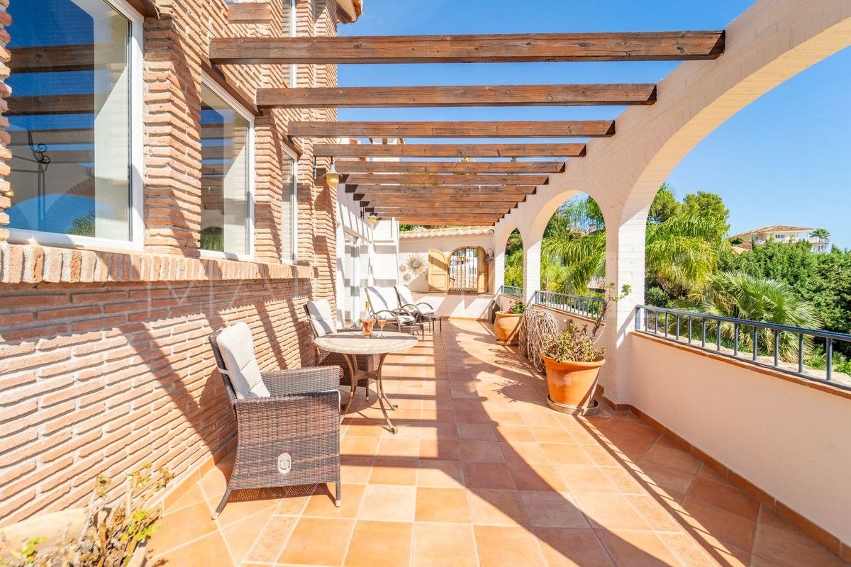 Villa for sale in Benalmadena