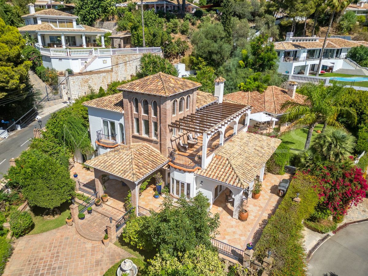 Villa for sale in Benalmadena